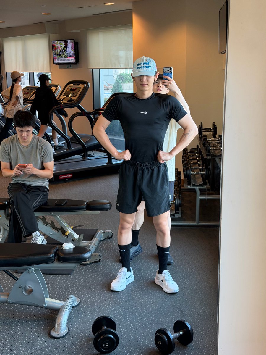 260424🐰💭 [19:05 KST]

[photo]
“Today’s workout done”

#SUHO #수호 #수호버블