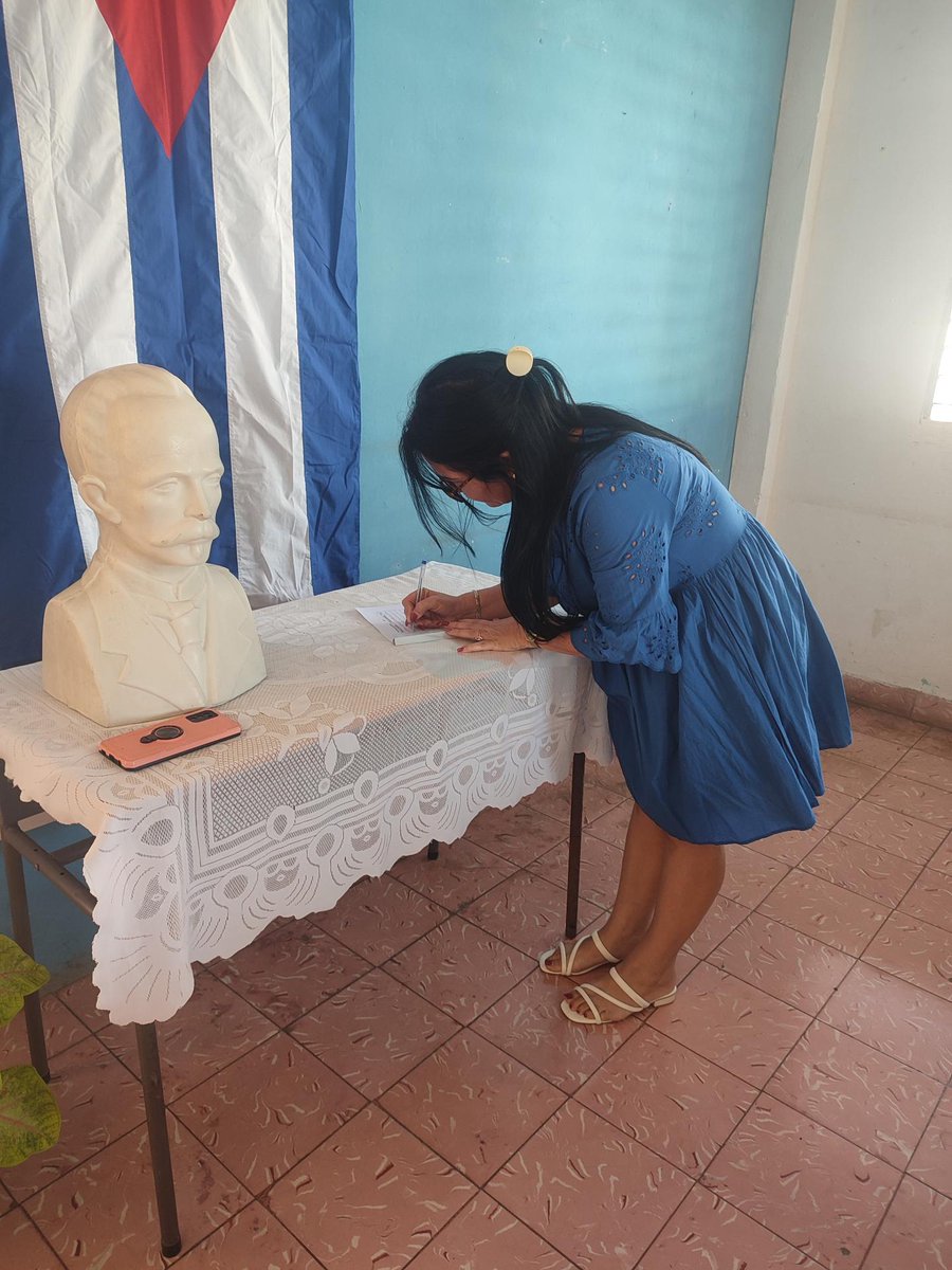 OrquideaUr29329's tweet image. Continúan los trabajadores de la #ucfgos demostrando su apoyo por la #Paz, su sí por la #Patria. En esta ocasión desde el Centro Universitario Municipal de Palmira. 
#CubaEstáFirme 
#UniversidadCubana