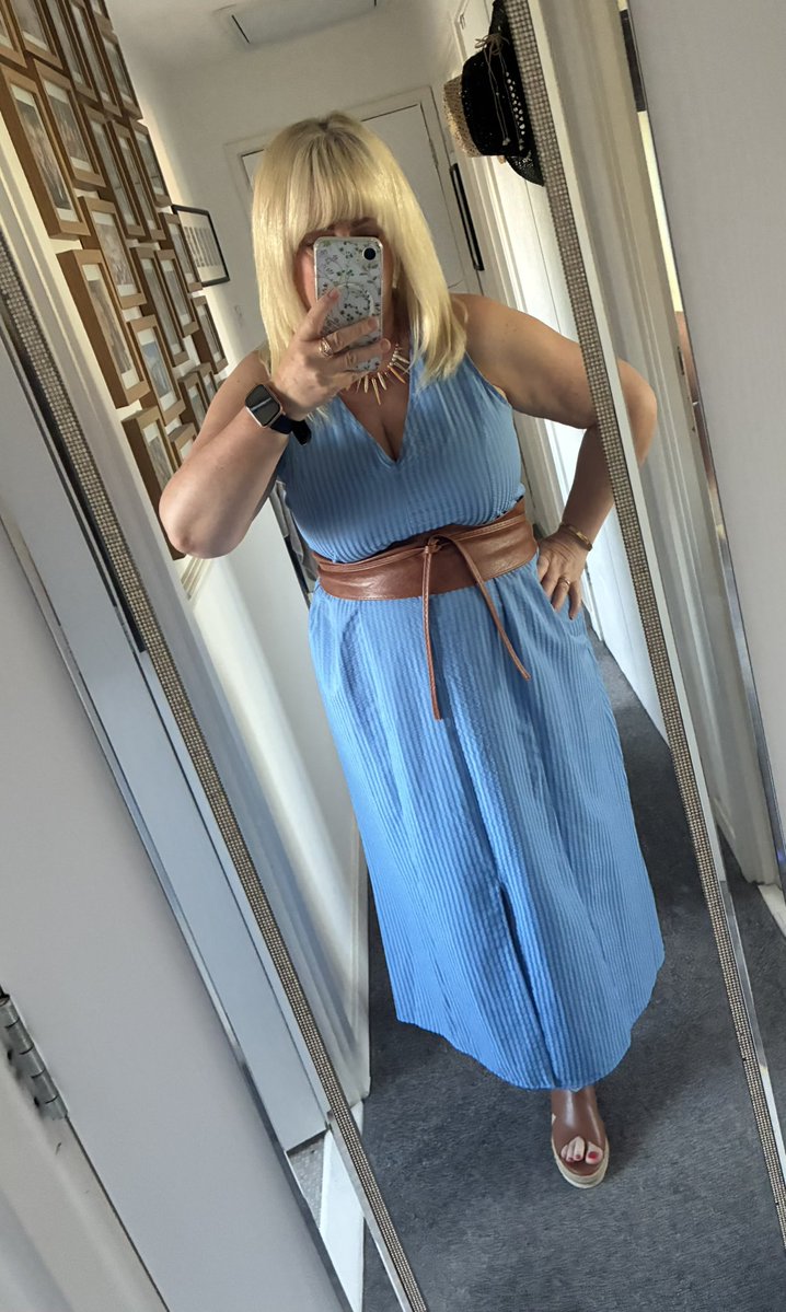 clumsyoaf33's tweet image. I got this dress in the charity shop for £4
I wasn’t sure if it was a bit frumpy, so I removed the buttons (decorative only) and the silly thin belt then styled it a bit. 
Think outside the box 
#recycle #upcycle #supportCharities 
#ClumsysCloset