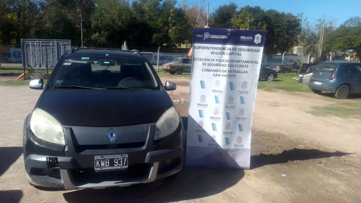 ElProgreso18's tweet photo. Detuvieron a un concejal de La Libertad Avanza por circular en un auto con pedido de secuestro
LEE MAS:
https://t.co/KJjETfWn3Z https://t.co/HoFGmG5wRn