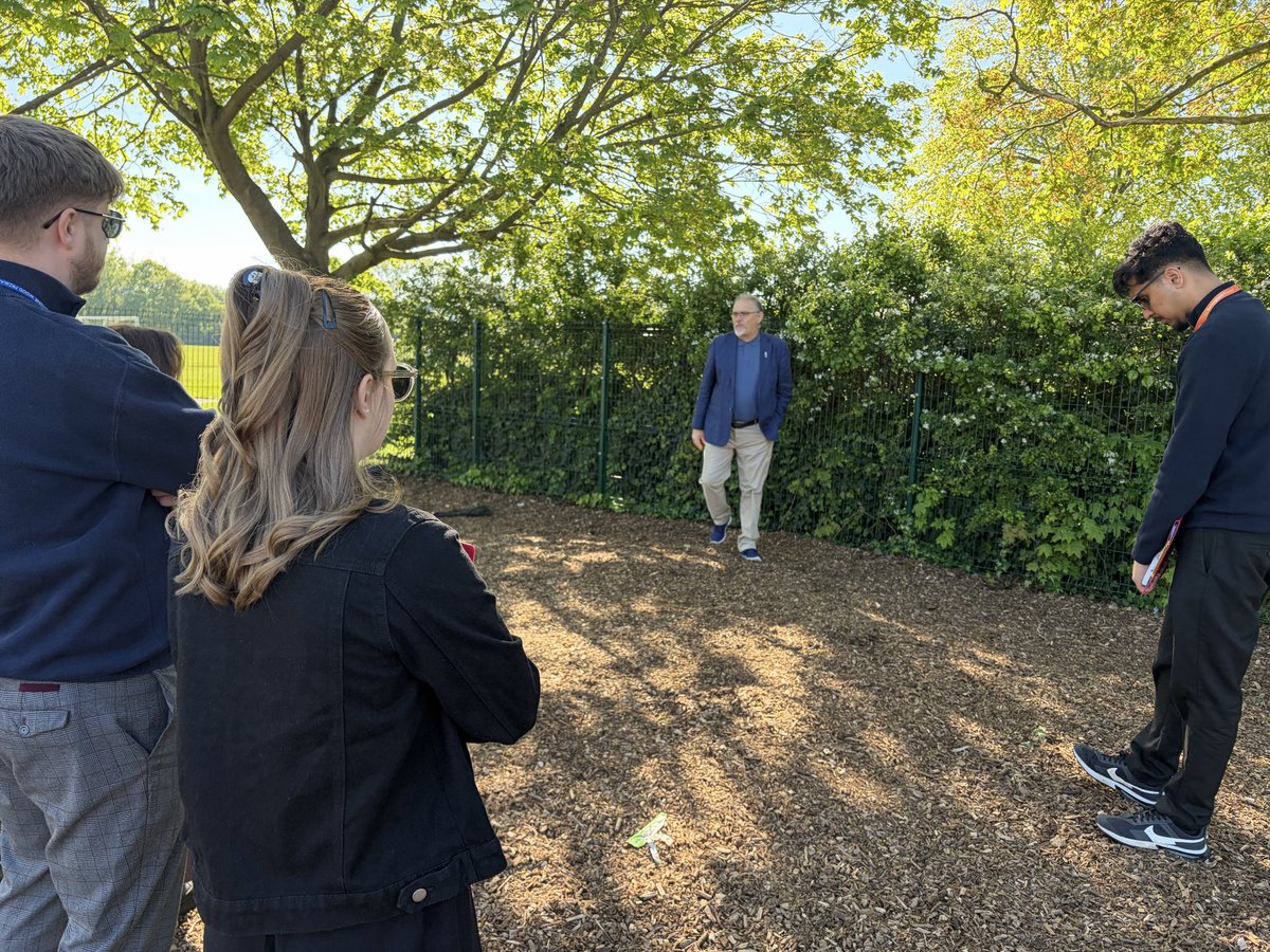brummydwnsouth's tweet image. The sun is shining … perfect for our first Science session @_BSTP all about outdoor learning opportunities then back to plan a lesson in preparation for our final session! Next …. Computing 😊
#traintoteach
#getintoteaching