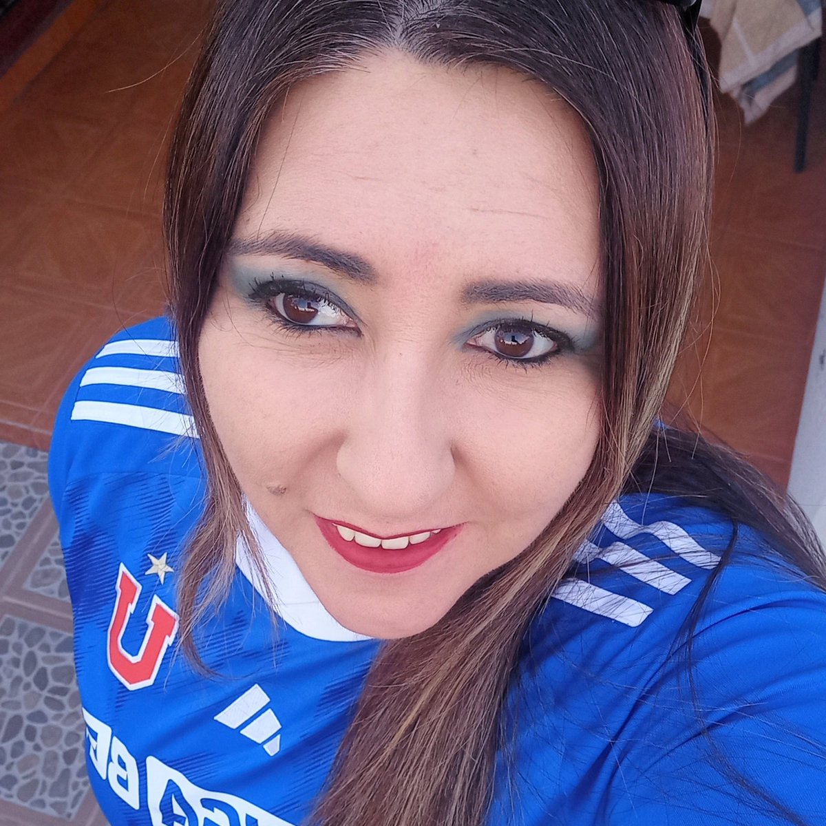 Bullanguera2019's tweet photo. #Despiertaconchv Hola Kari y amigo guapo personal Robert, espero que tengan lindo Viernes, al tema mi gasto hormiga son chocolates de todo tipo (no tengo nadie que me regale 😔) Amigo es mañana jaja mi pronostico es 1 - 0 gana la U 💙🤘❤️ ¿Cual es el tuyo? Besitos y un abrazo https://t.co/x8VYupeUie