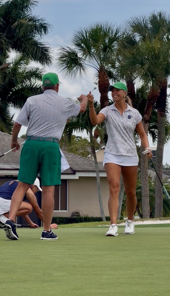 AveMariaWGolf's tweet photo. Emotional last day of the season! From warm-ups to birdies to a final group hug. https://t.co/4VNQIvmqbI