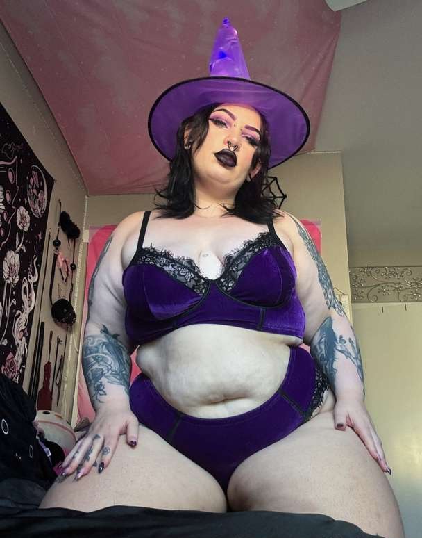 Sexy Viola tweet media