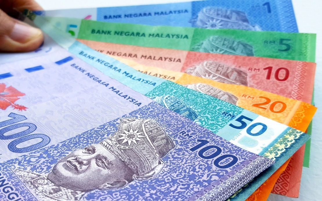 BernamaBiz's tweet image. 📈At 6 pm, the ringgit traded mostly higher against major currencies, flat vs US dollar at 3.9630/9670.

#BernamaBiz #Malaysia #ringgit #MYR #USD