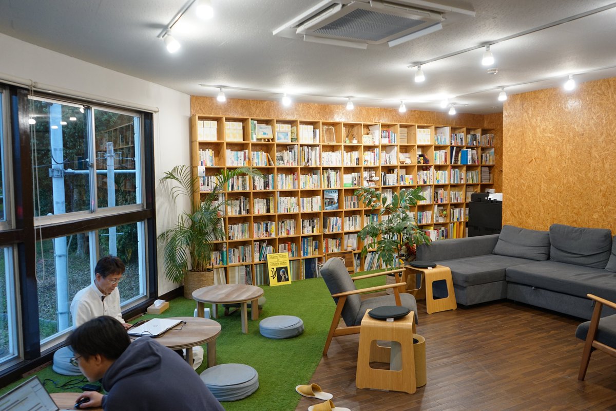 TsukubaPlaceLab's tweet photo. 【Labは筑波大のサードプレイス】
今日は華金ですね!
そんな日でもやることが、、という方必見!
#TsukubaPlaceLab では華金でも、もくもく作業できちゃいます!
天久保4丁目交差点で、おまちしています^^
#つくば #コワーキング #華金 https://t.co/rQoiWuj9cS