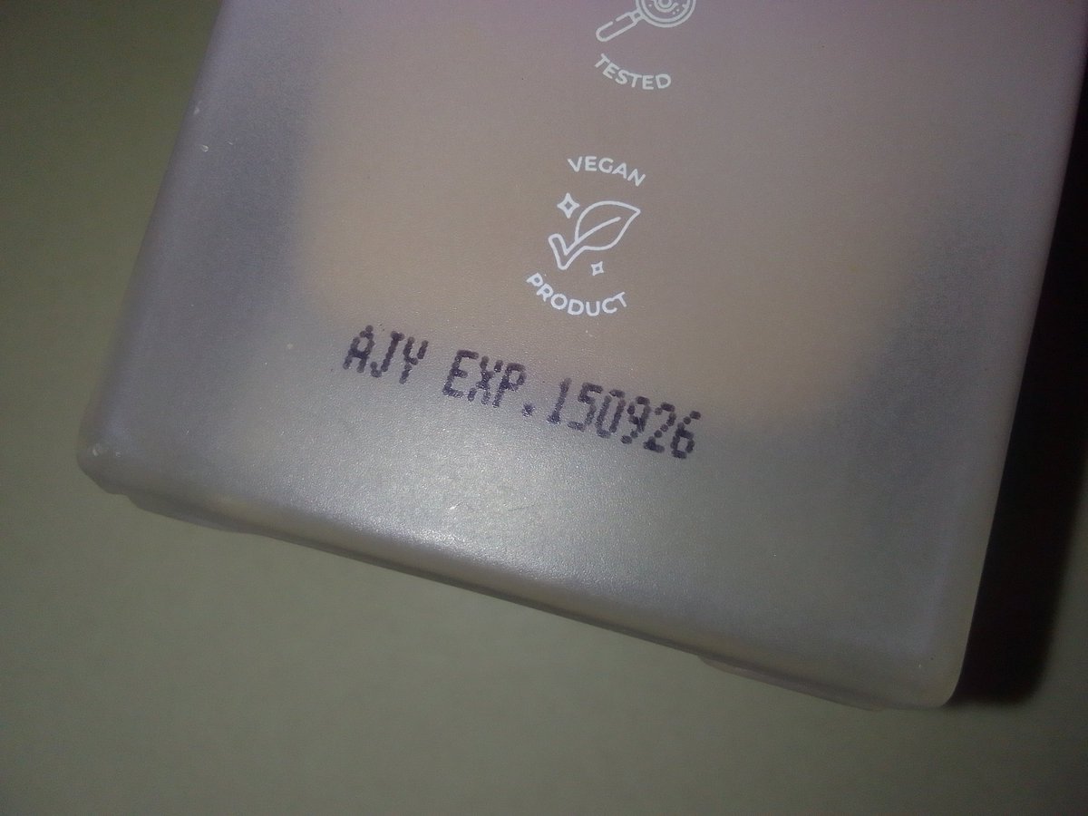 IDeftoners's tweet photo. wts silk foundation luxcrime shade n02, 40k sisa 50%
https://t.co/IT5hzs0y4P https://t.co/ZxyMJ12wJ0