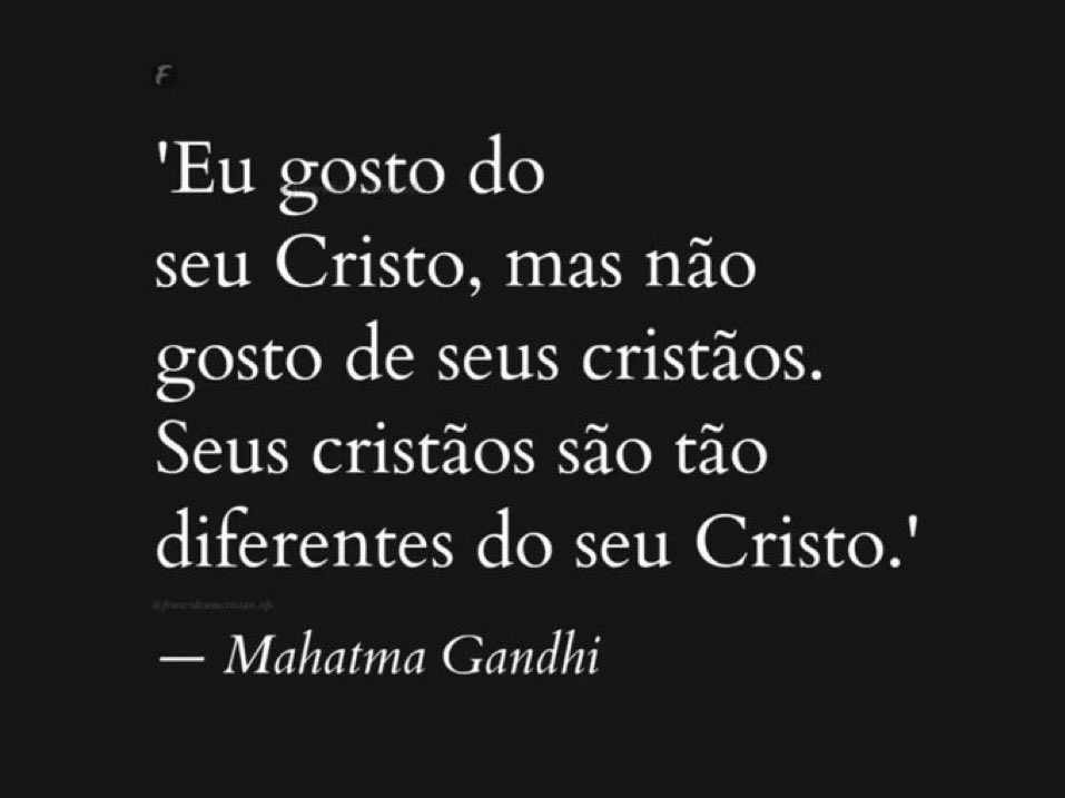 Esse mesmo Gandhi disse aos ingleses que invadiram a Índia:
“Eu me tornaria cristão, se não fossem os “cristãos”.

Quando vejo um bolsonarista cultuar as armas e defender o ódio, eu me lembro de Gandhi.