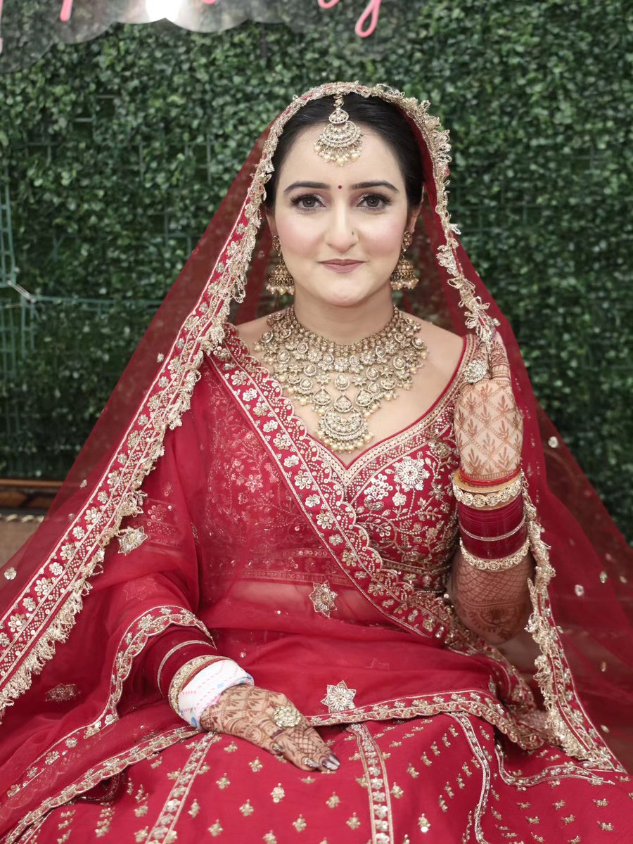 NeetuSaheli's tweet image. Looking for the best parlour near me in Meerut? Get simple, natural bridal makeup that feels light, stays fresh, and suits your style perfectly. 

📞 Call us: +91 73109 75420
🌐 Visit:   sahelibridalpoint.com 

#bridal #makeup #meerut #sahelibridalpoint #sahelibridalpoint
