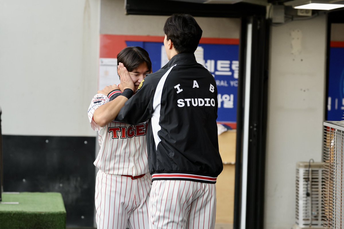 Kiatigers's tweet photo. #오프더갸코드
형 정해영 &amp; 동생 정현창
예뻐하는 중입니다 https://t.co/XMD6xwUsZ6