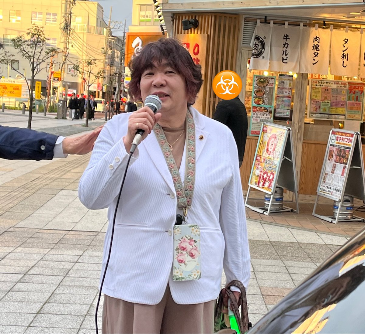 ShioKyoko4856's tweet photo. 今日のスタンディング
結構寒かったです
マイペンライトが増えて来ました
本日はオリジナルの歌を歌いました
#戦争やめろ
#9条こわすな
#武器輸出するな
#ミサイル配備は必要ない
#スパイ防止法いらない https://t.co/vWJG6uOIBb