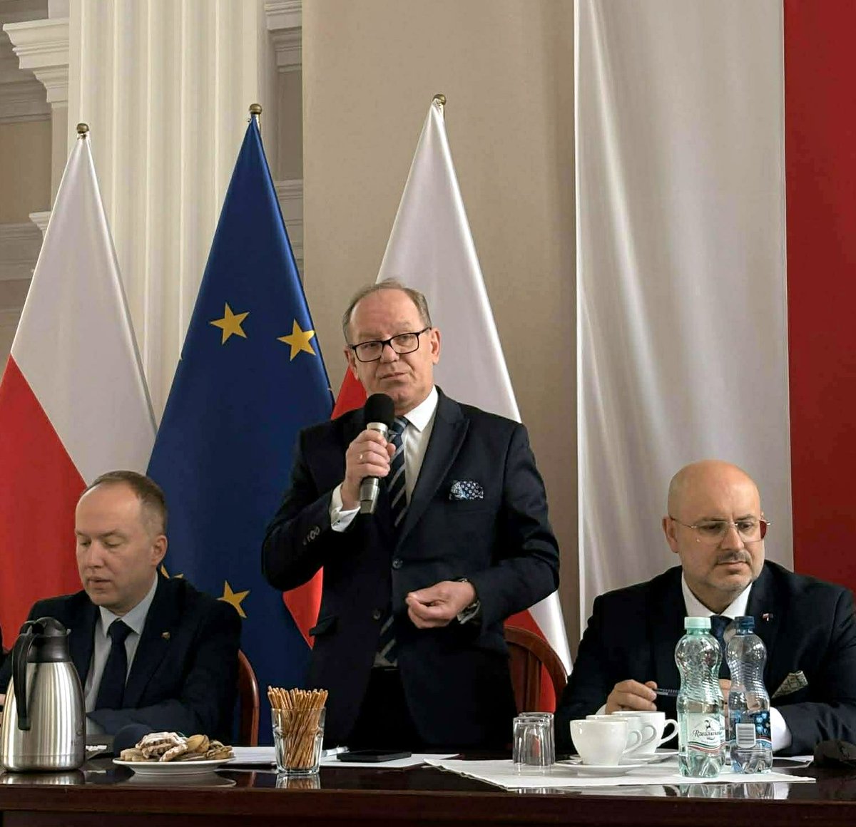 puwrzeszow's tweet image. 📌W @puwrzeszow odbyła się narada z kierownikami USC z województwa podkarpackiego. 

👥Omówiono bieżące wyzwania, ujednolicenie procedur oraz dalszą standaryzację obsługi mieszkańców. 

#PUW #Podkarpackie #USC #Rzeszów