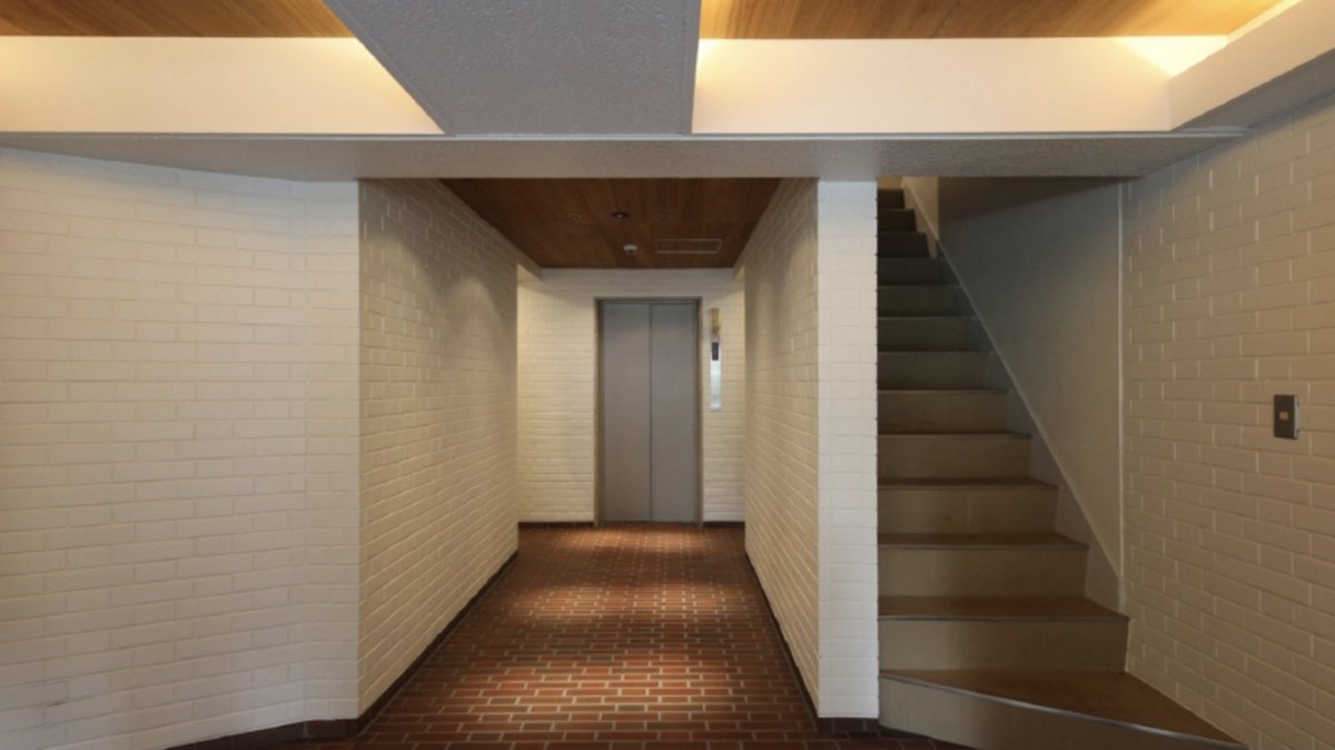 TATODESIGN's tweet photo. 千駄ヶ谷、新宿御苑沿の賃貸物件です。お部屋は3-4人のオフィス利用に良さそうなワンルームタイプ。内装は、無垢フローリング+塗装壁+天井躯体露しのリノベーション済です。
【45平米〜/住居・事務所/千駄ヶ谷駅/徒歩5分】
https://t.co/BX2DNwcvJ7 https://t.co/XYky5Ryh86