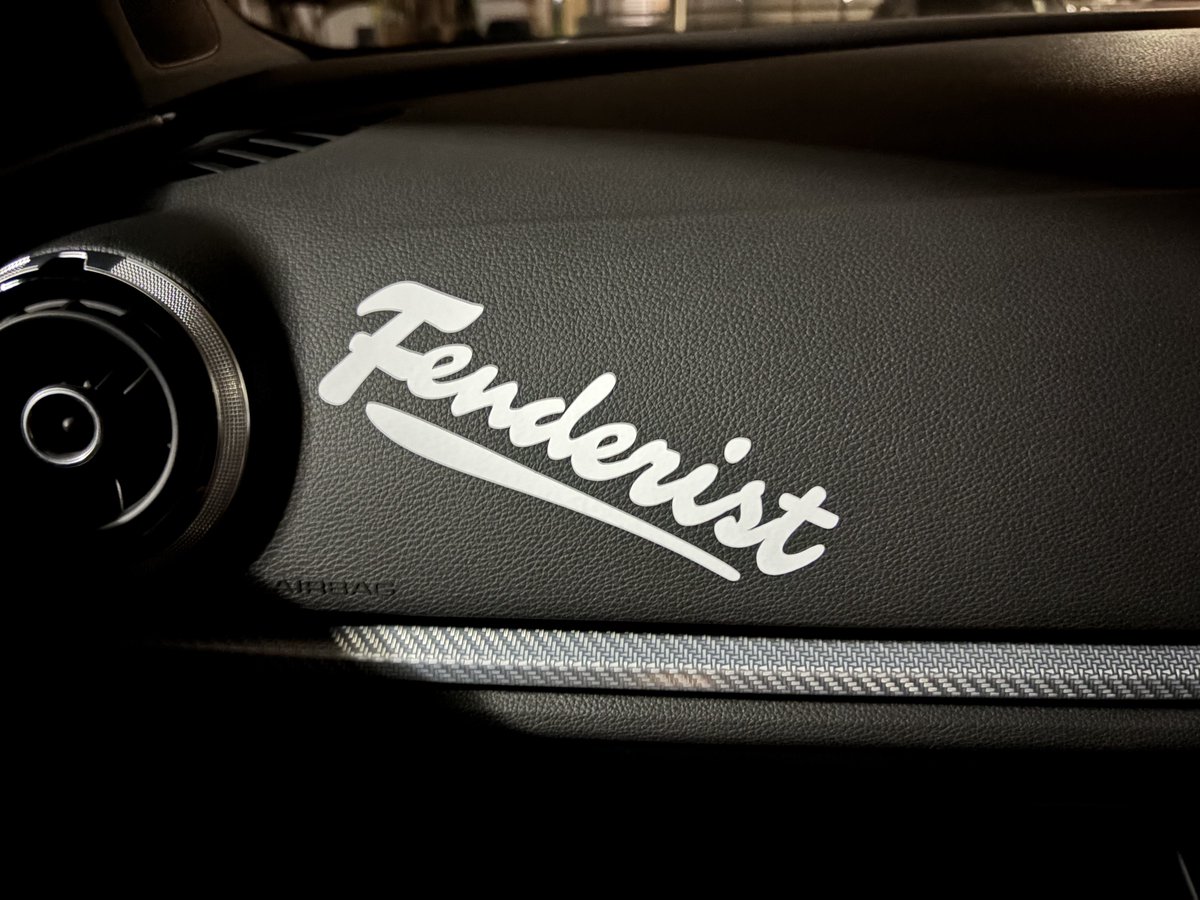 位置も角度も結構いい感じに貼れた
と思う。