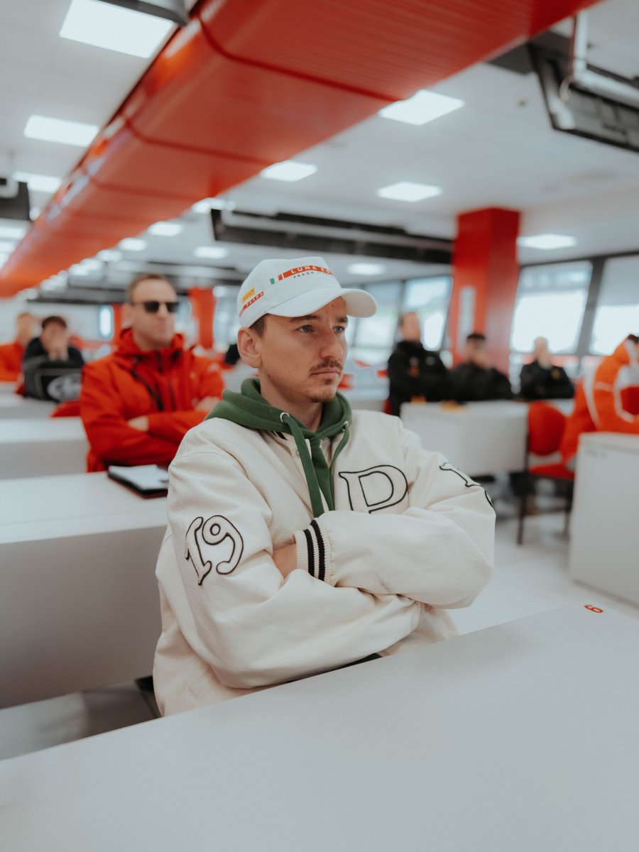 TheMoonCarl's tweet image. Just finished the briefing session 🏎️ 🏁

My schedule for the Ferrari Challenge Trofeo Pirelli &amp;amp; Pirelli AM:

- Saturday 25th: 10:15 CET - Qualifying 1
- Saturday 25th: 15:15 CET - Race 1
- Sunday 26th: 10:15 CET - Qualifying 2 
- Sunday 26th: 15:15 CET - Race 2

Watch me