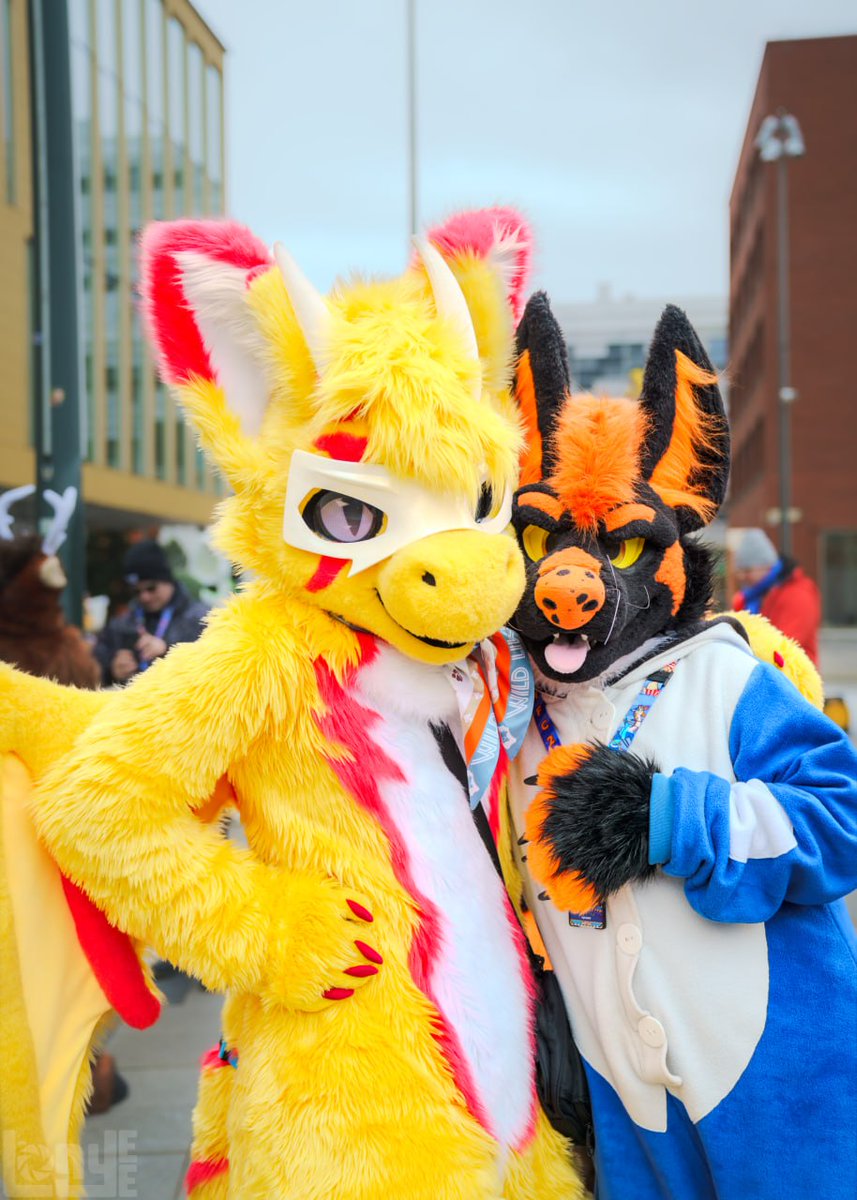 wolflycaon's tweet photo. I finally caught this silly yellow goo dragon. 💛
Fluffy on the outside… goopy on the inside. 😏

Dragon suiter: @GulbyTheDragon @GooeyGulby 
Pic: https://t.co/UH0KSGRTco

#FursuitFriday #FurryFandom #Fursuiter https://t.co/uT7oY5FyVz