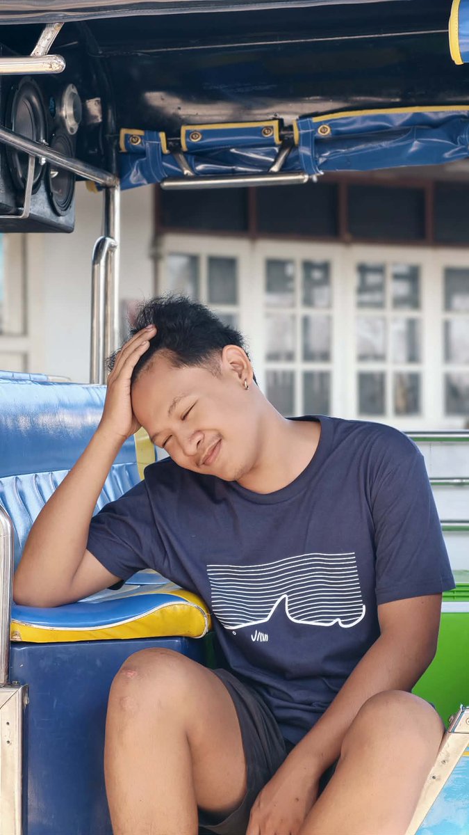 six_xixi2239's tweet photo. ตัดทรงผมโคตรตลก😔 #หัวหิน https://t.co/u2fc7y495F