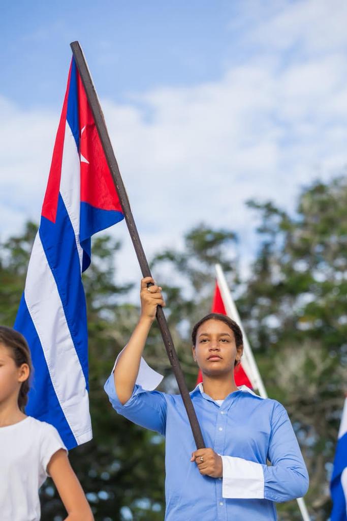 Resistir los embates de las invasiones cotidianas es la épica que escribimos hoy, el mejor legado a los caídos (...) ¡Mientras haya una mujer y un hombre dispuestos a dar la vida por la Revolución, estaremos venciendo!"
