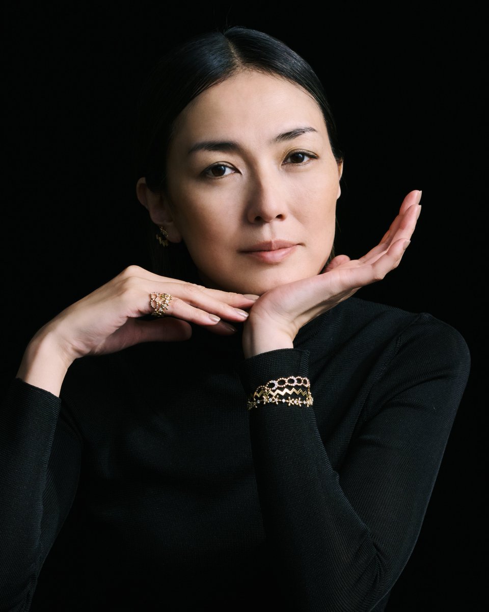 5人の筆者による旅のエッセー、今週は俳優・板谷由夏さんの初回「ラブレター」です。「旅はいつでも、どこにいてもできるものです。」板谷さんが24歳の時、FAXで受け取ったラブレターはこんな一文から始まりました。どんな意味が込められたのでしょうか。明日26日の日経朝刊でぜひお読みください！