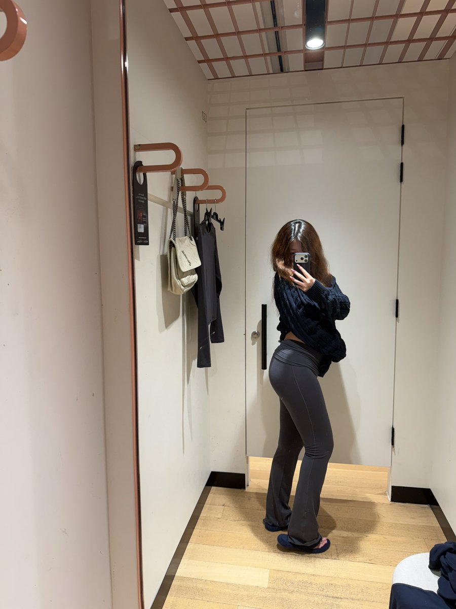 gugu_2027's tweet image. 圆圆屁股😳 #skims #sydney