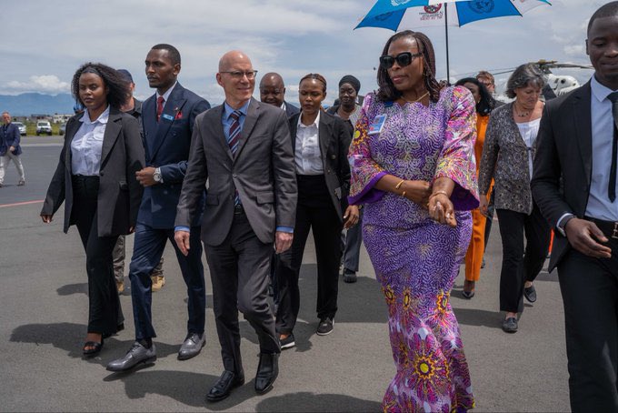 GrandeOrientale's tweet image. Arrivé à Goma, le chef de #MONUSCO , M. James Swan, poursuit sa visite dans l'est #DRC , axée sur le soutien à la surveillance du cessez-le-feu, la protection des civils et l'appui de la Mission aux efforts de paix en cours. #Peace #NorthKivu