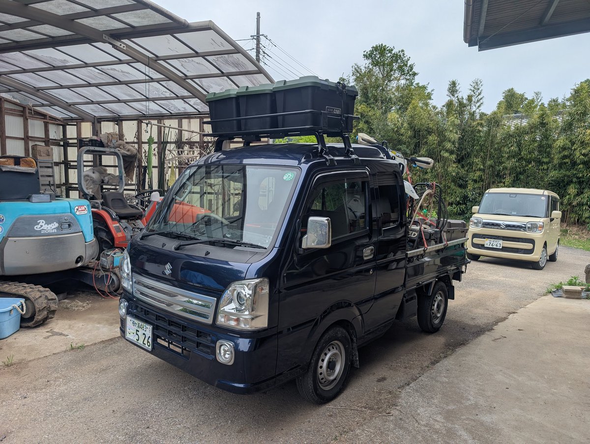 iammanjuu's tweet photo. 先駆者の某IBライダーさんを参考にルーフキャリアを装着！洗車機を積み、かつ自転車まで積めました！（ただし燃費は犠牲に）軽トラには夢があるなあ。 https://t.co/s4Svf27xbg