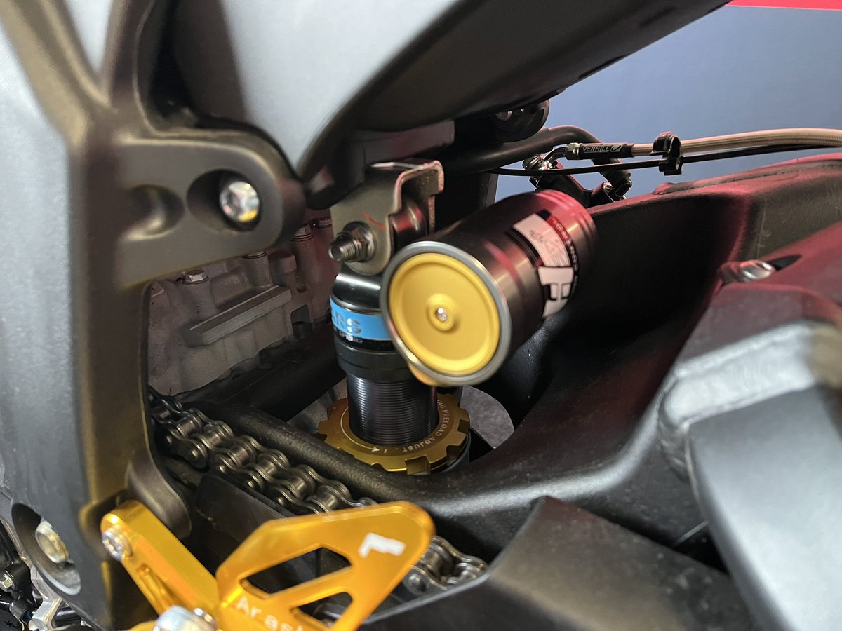 HotRacing_'s tweet image. Thank you great support #Gears 
We are really happy racing with Gears suspension !!