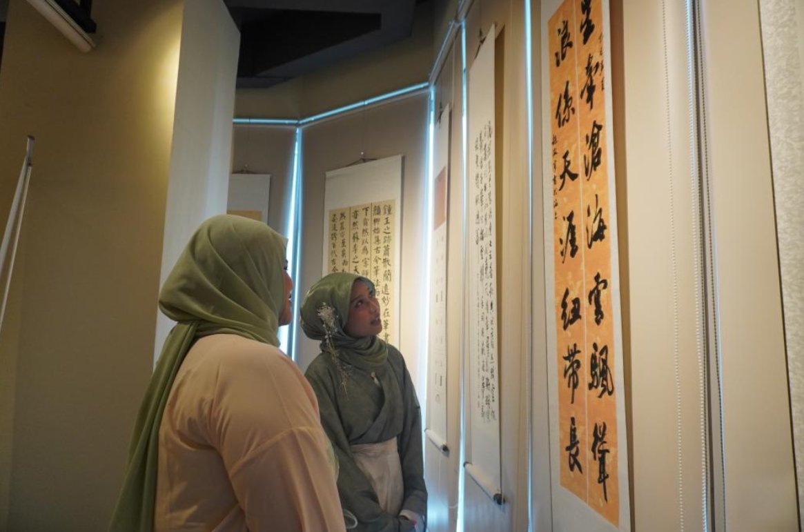 China_and_World's tweet image. Across the globe, the 2026 International #Chinese #Language Day has been marked with a variety of lively celebrations. 🌏🎉
(Photo Source: Xinhua)
#Exchanges