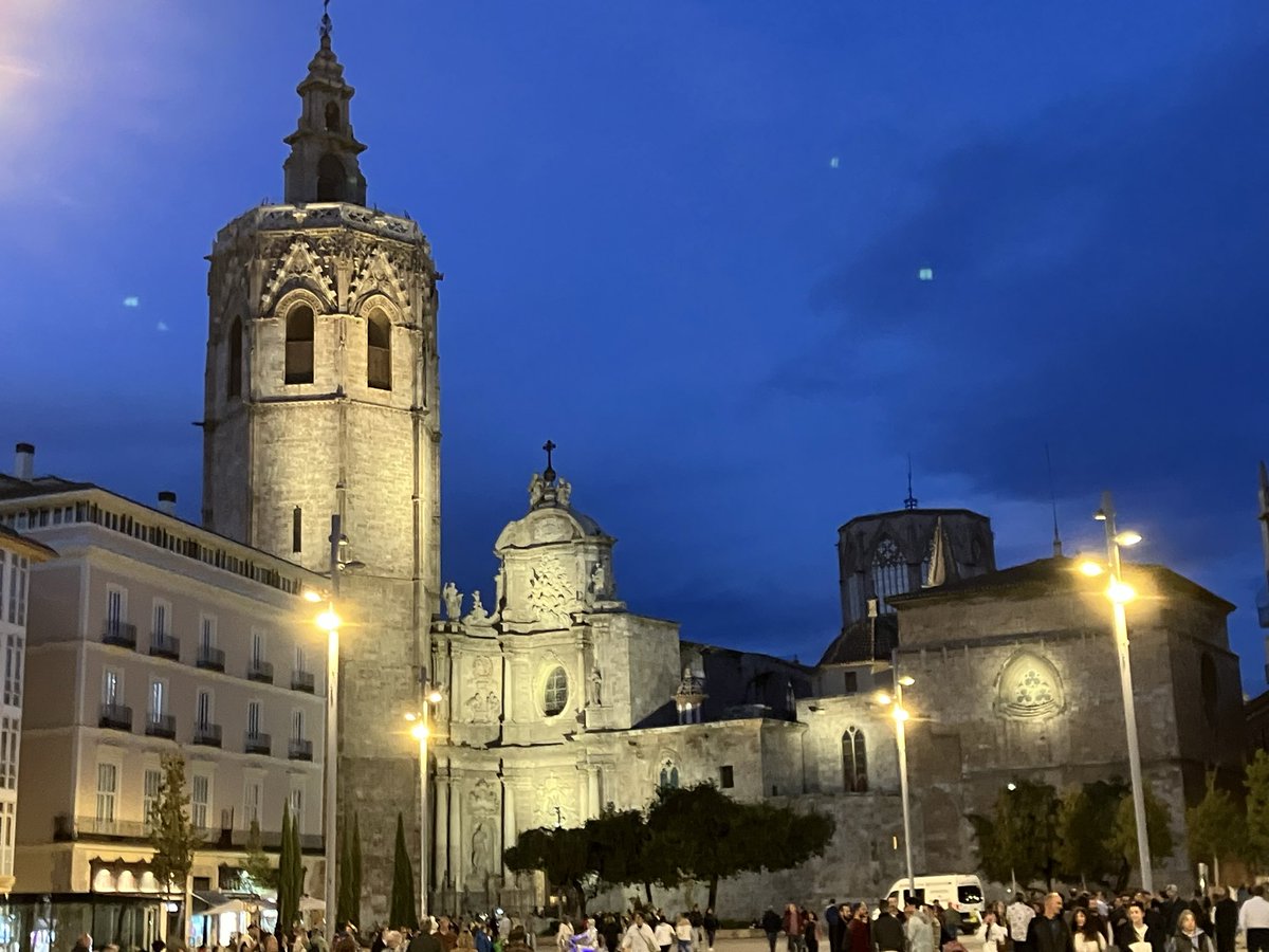 AlanDent2's tweet image. Valencia at #twilight