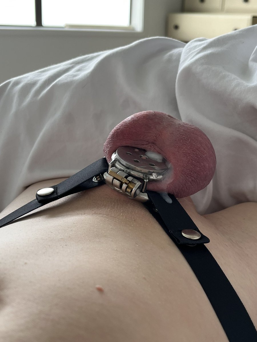 Pigeoncorpse98's tweet photo. Back when I was long term caged (the flat cage was a bad idea) #sissy #femboy #chastity #flatcage #cuminchastity #leaking https://t.co/f629xo0Xc5