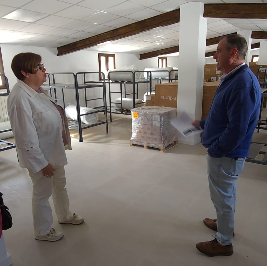 SubGobCAST's tweet photo. 📍 La subdelegada @Antogarciavalls ha visitat #Montán per a conéixer el projecte que @Montan_nv  està executant per a transformar una antiga granja en desús en el que serà el seu futur alberg municipal.

🏗️🇪🇺 Inversió de 322.000 €, amb una ajuda de quasi 289.000 € del #PIREP. https://t.co/DPJ2uYc73O