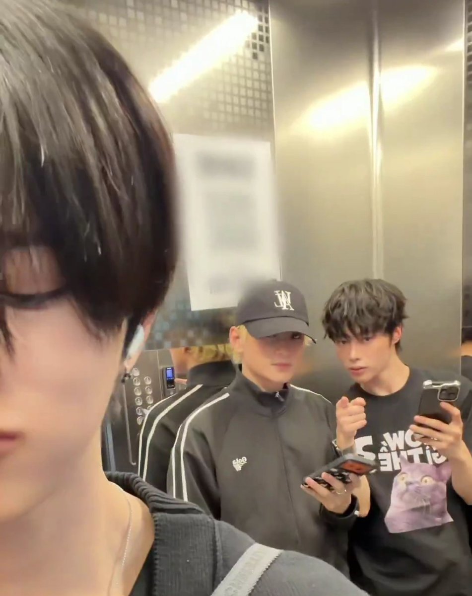 let4h_tpst's tweet photo. @XODIACOfficial 🤣🤣🤣 https://t.co/UXq1bYGLyY