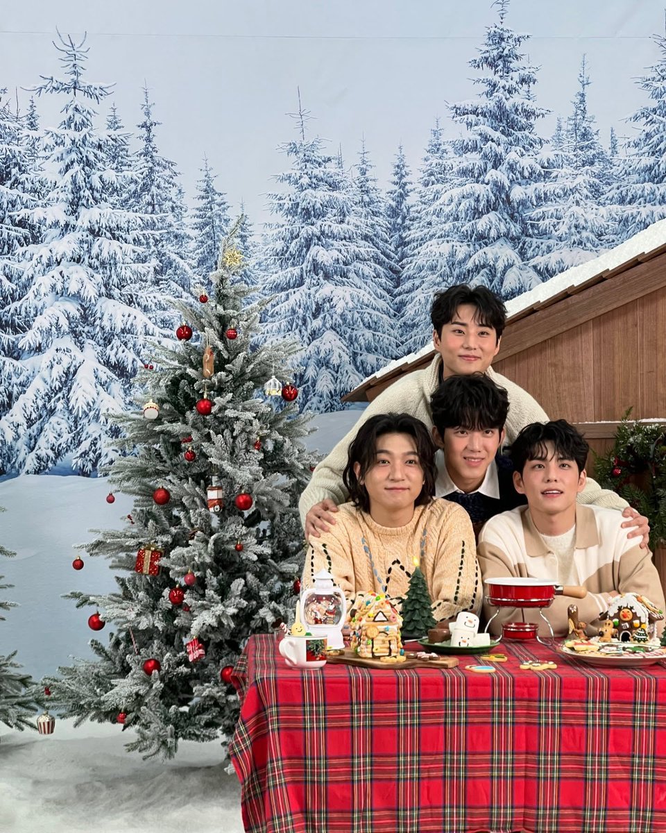 ppilongi18142's tweet photo. 디따블루표 데이식스 단체사진에서만 
느껴지는 감성이 너무 좋음 https://t.co/Zqe0e8AUU3