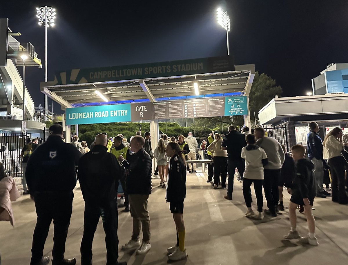 SmithTexi's tweet photo. Decent numbers at @mfcbulls tonight despite the low key nature of the contest. They certainly kept the Anzac Day ceremony participants waiting out there, but it was well done and impeccably observed. Three first half goals, more to come in the second half. @aleaguemen #australia https://t.co/e2lsXocGni