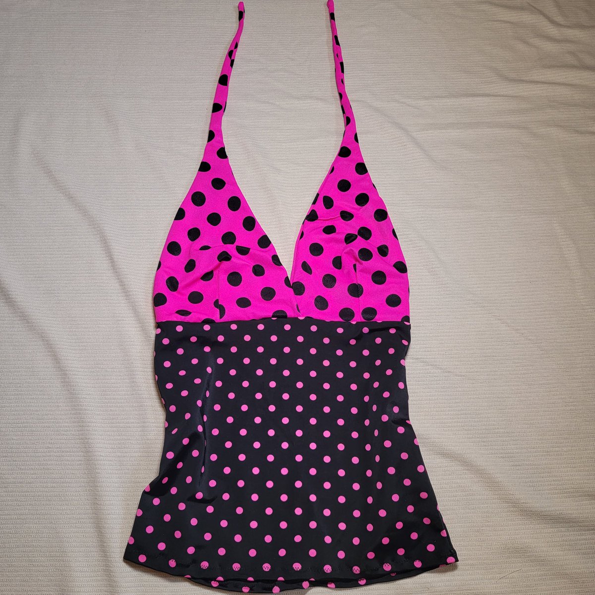 hnybnyxo's tweet photo. 2 tops i made today ♡ loving the polka dots!! 
#sewing #handmade #y2k #gyaru #fashiondesigner https://t.co/4gfIoB8B1P
