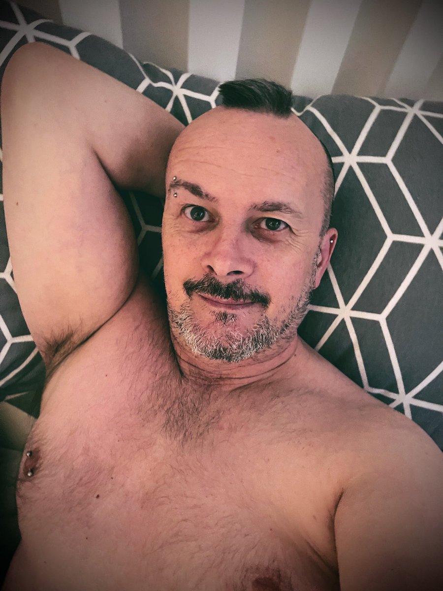 Rob ( sometimes Robert across a crowded Pub) tweet media