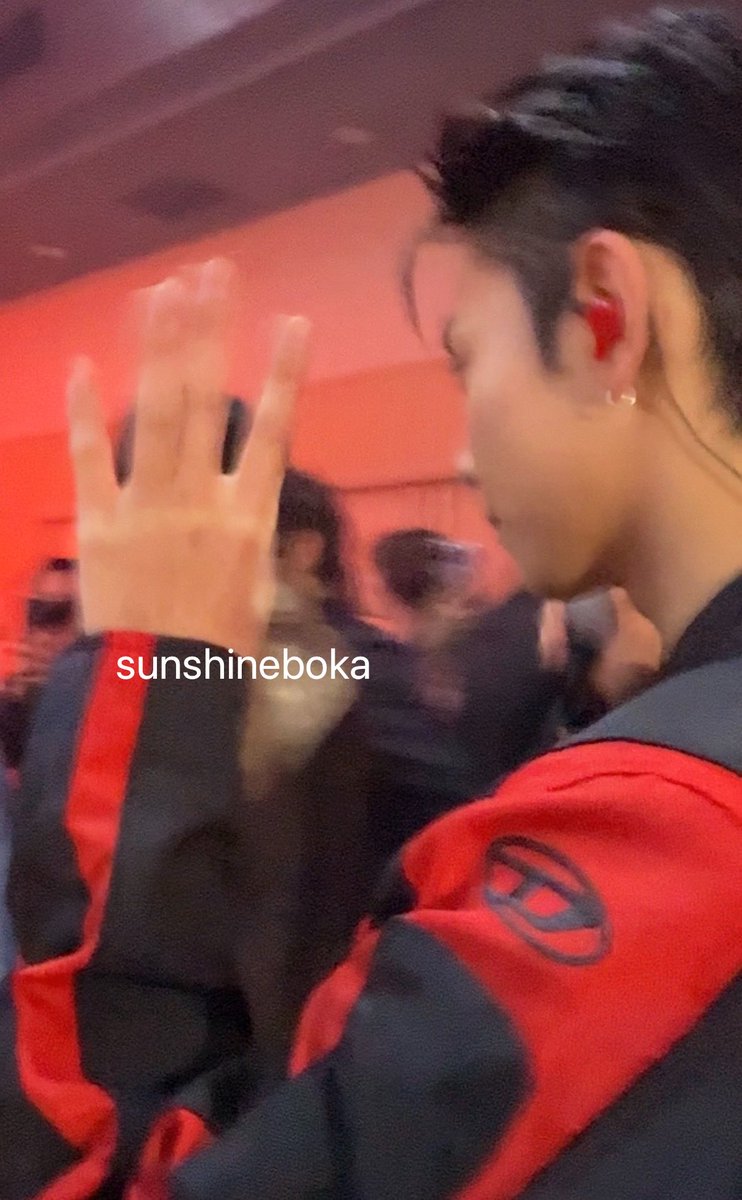 Gweh berusaha bgt sekuat tenaga menahan diri buat ga tbtb meluk dia dr belakang terus bilang
"KAMU MAU NYUPIR KEMAN RUL, KOK UDAH PAKE JAKET AJAHH" 😔 
#lngshot #ryul