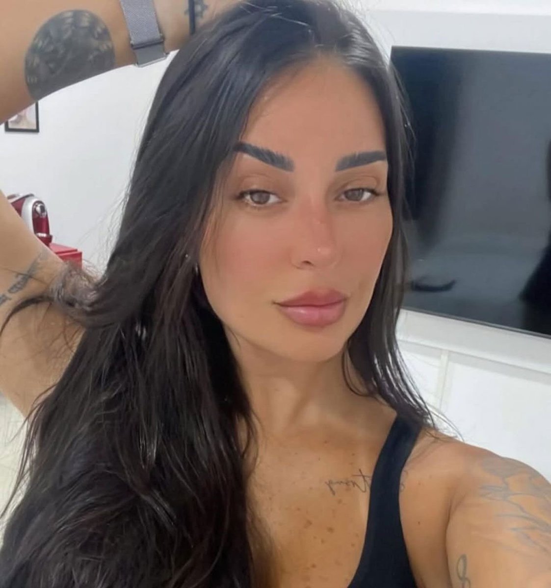 eyes_globe's tweet image. 🚨 BREAKING: #Brazilian influencer Tamyris Teixeira Santos, 36, found dead days after going missing during a beach swim in Rio de Janeiro.

She vanished on April 18; body discovered April 21. 

Cause of death under investigation.

#Influencer #CasaDoPatrão #MaisVocê