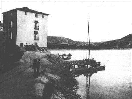 museumequinensa's tweet photo. 🚤 Els llaüts, embarcacions tradicionals del tram baix de l’Ebre, van ser part essencial de la identitat de Mequinensa. Descobreix la seva història i el seu paper en el transport fluvial als nostres museus.
https://t.co/TX9KiPt7MG
#Patrimoni #Ebre #Mequinensa https://t.co/anOHOracUM
