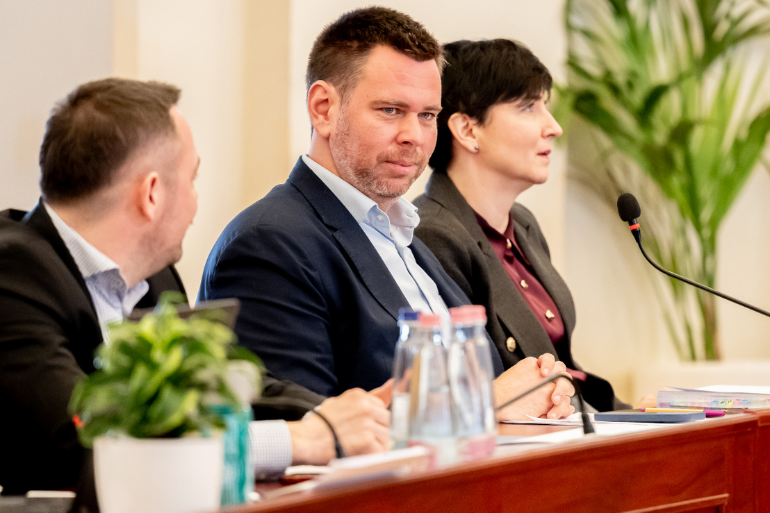 indexhu's tweet image. Vitézy Dávid rögtön közlekedési reformokat helyezett kilátásba miniszteri kinevezése után.

index.hu/belfold/2026/0…

Fotó: Szollár Zsófi / Index

#Hungary #minister #reform #indexhu