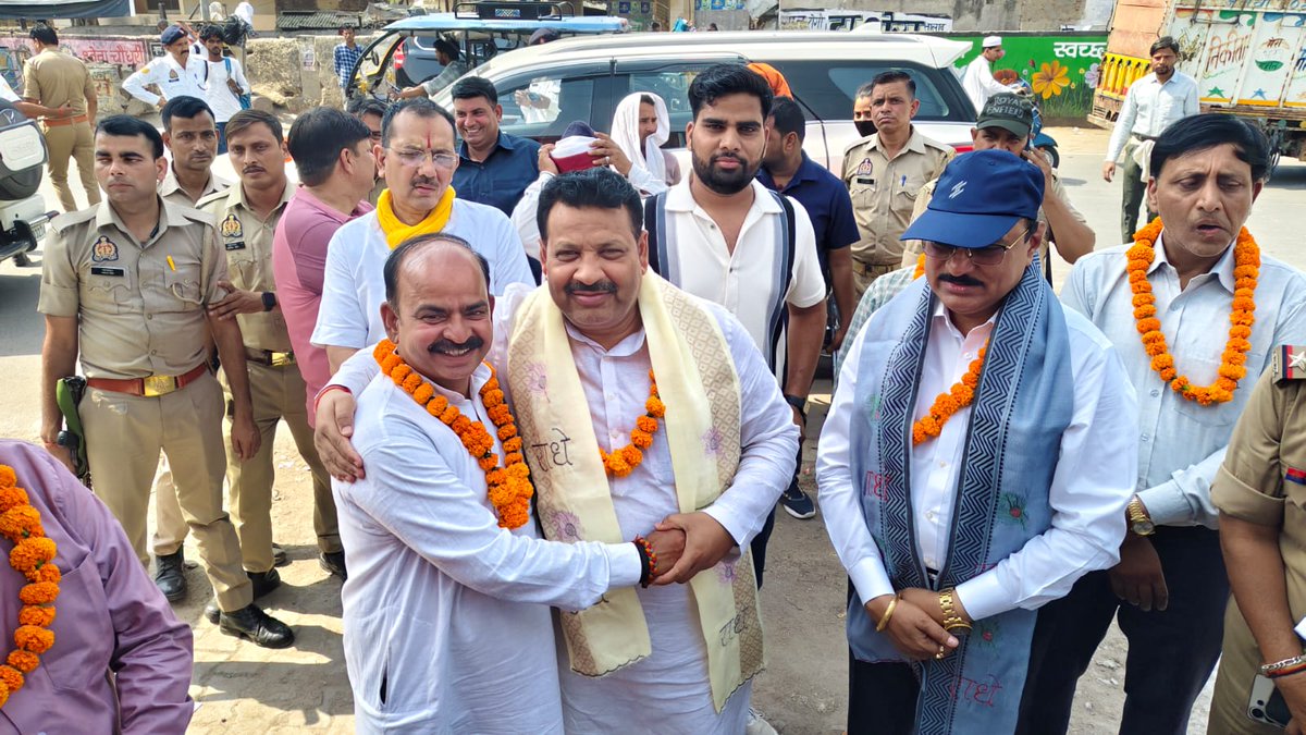 anooppradhanbjp's tweet photo. आज अपने संसदीय क्षेत्र हाथरस में माननीय मुख्यमंत्री उत्तर प्रदेश सरकार की प्रेरणा से 15वें वित्त आयोग से प्राप्त धनराशि द्वारा वार्ड संख्या 30, तालाब चौराहे पर निर्मित यात्री शेल्टर हॉल का लोकार्पण किया।
#Hathras #Vikas #JanSeva #PublicFacility #Development https://t.co/HRkyT9djLr