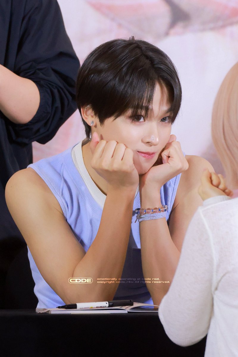 𝗰𝗼𝗱𝗲 tweet media