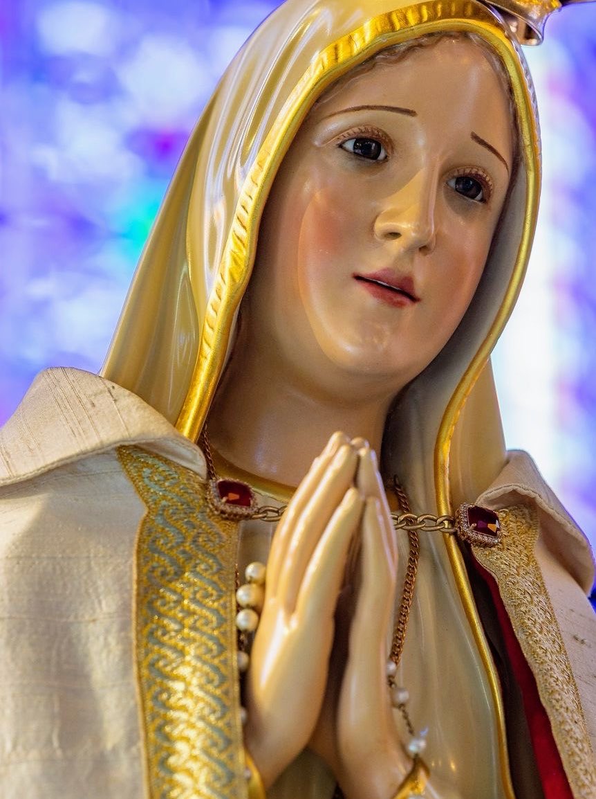 María, Madre nuestra, ruega por la Paz del Mundo.