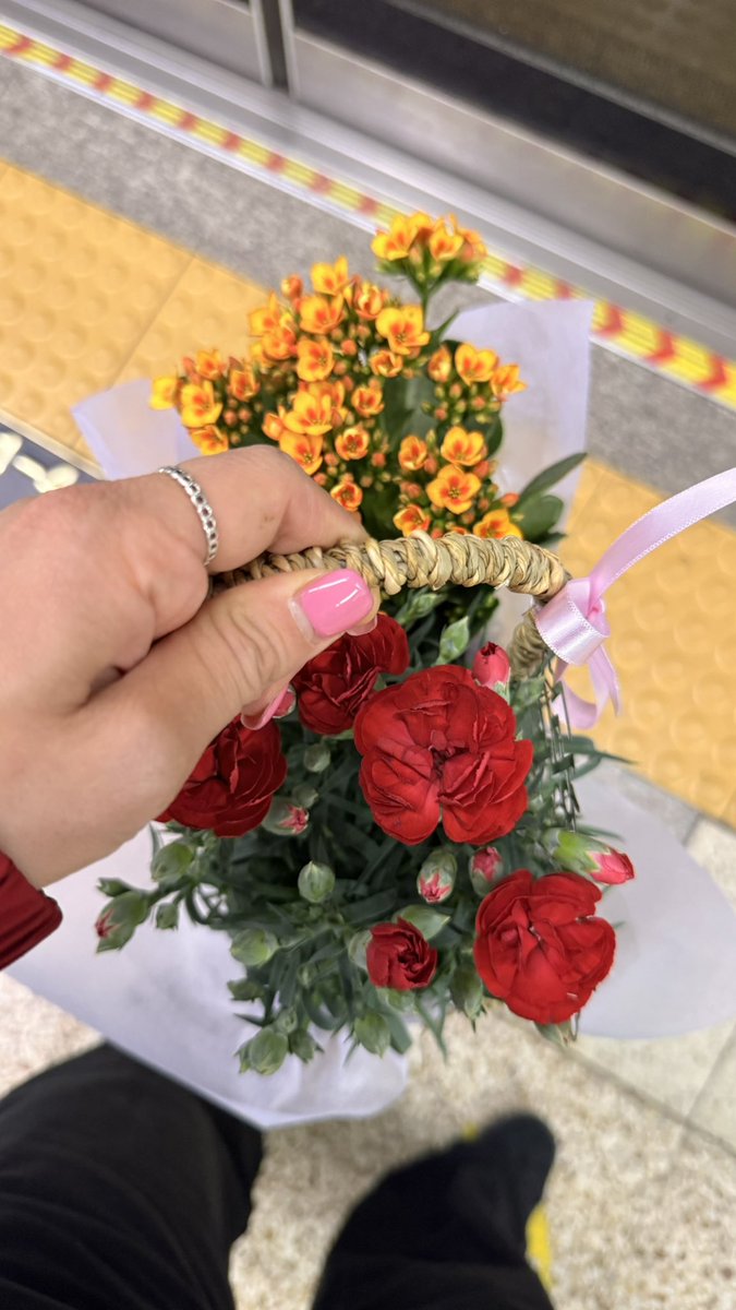 myshiningday's tweet photo. 오랜만에 꽃 https://t.co/UsAYV9p8HT
