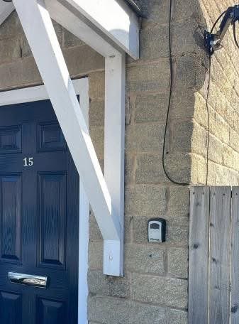 spe_signs's tweet photo. Have you ever thought about having a key safe installed at a property you’re renting or selling?

Well now is the time !

For just £48.00 + vat we can provide and install one for you.

#keysafe #estateagents #westyorkshire #southyorkshire #calderdale locksmiths https://t.co/sKBWjN01Zd