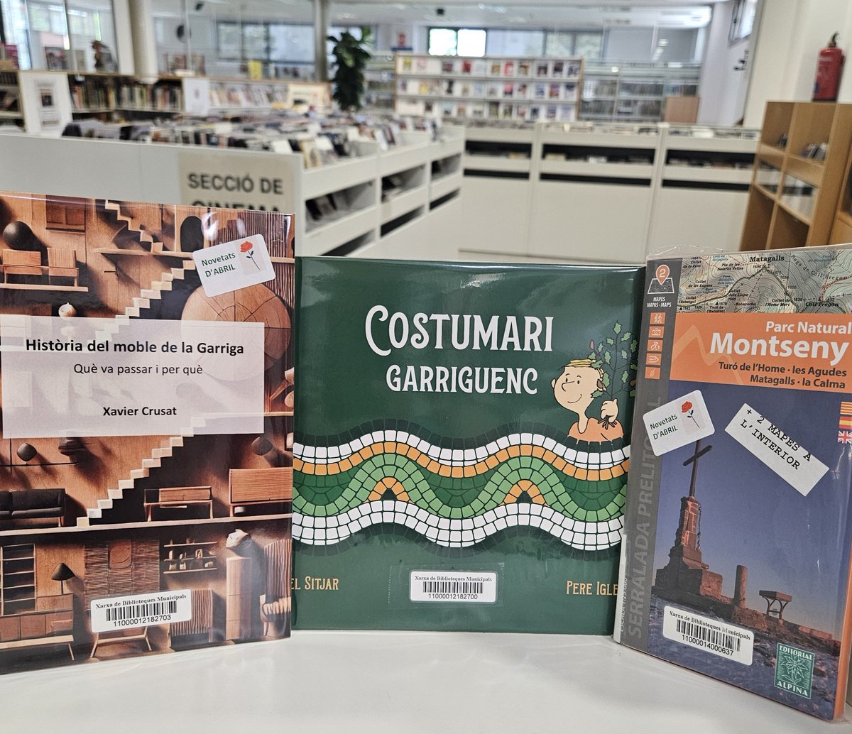 BibliolaGarriga's tweet photo. 🌹🐲📚 Les #biblionovetats d'abril ens porten nous títols a la col•lecció local, al voltant de la història, espais i llocs de la Garriga i el patrimoni natural.
#laGarriga #montseny #xarxaparcs #moble https://t.co/8xoYUp7o6I