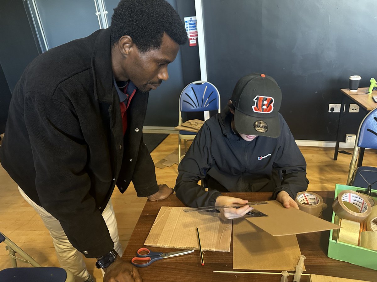 EvertonSchool's tweet image. Today our engineering students attended an introductory workshop delivered by Peel Ports at Hugh Baird College, to take part in a STEM competition to build a floating hydraulic crane. 🏗️ #GirlsInStem #FutureEngineers