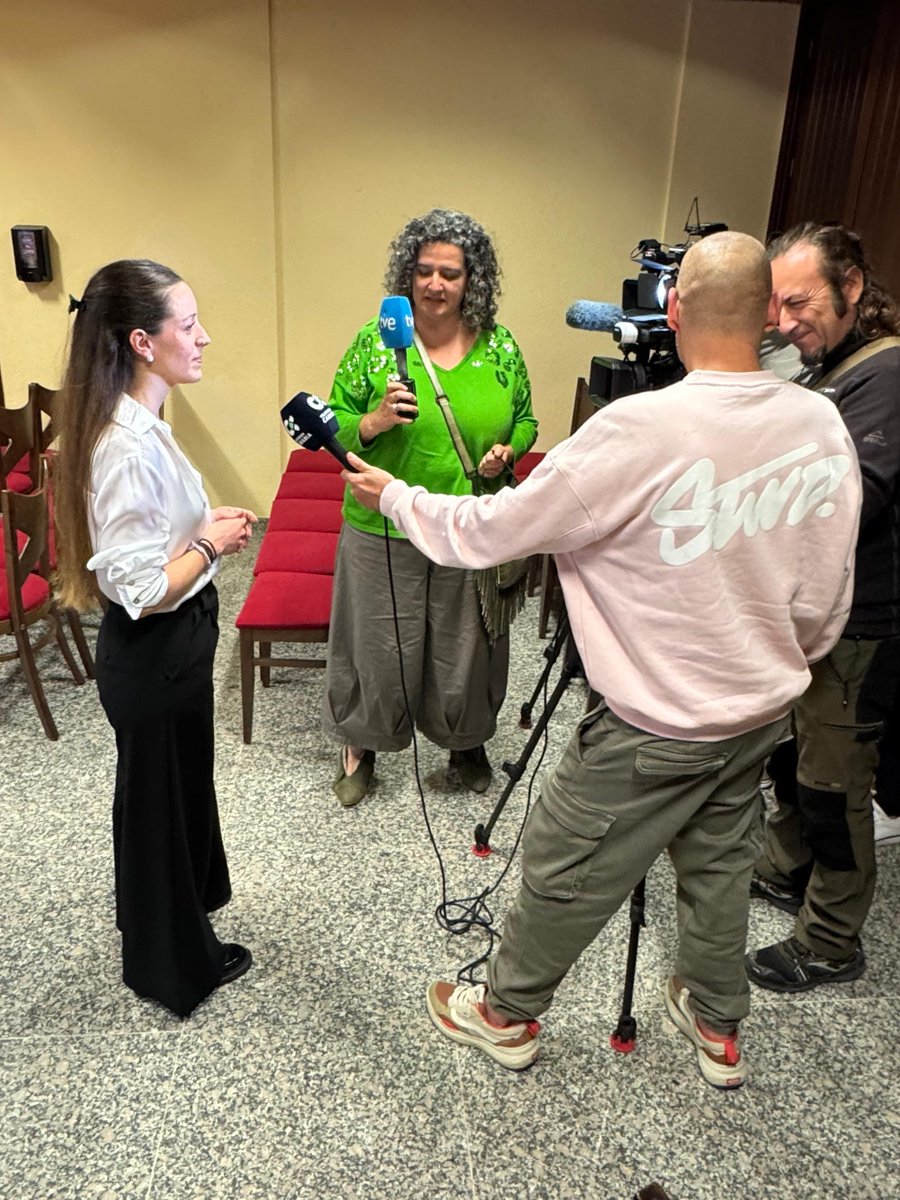 nrams_csic's tweet photo. 🌋 Jornadas del proyecto VOLCAN en El Hierro.
El Dr. Joan Martí Molist, la Dra. Marta López Saavedra y Marc Martínez (NRAMS) trabajaron con instituciones y ciudadanía para mejorar la gestión del riesgo volcánico en Canarias.

Artículo > https://t.co/VMlceZ1Xm9

@CSIC @IDAEA_CSIC https://t.co/To7YGBMhmO