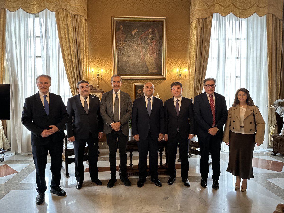 rashadaslan's tweet image. Durante la mia visita alla città di #Catania, nel corso dell’incontro con il Sindaco Enrico Trantino, abbiamo parlato del #WUF13 che si terrà a #Baku e approfondito le opportunità di cooperazione in ambito culturale con la @ComunediCatania.