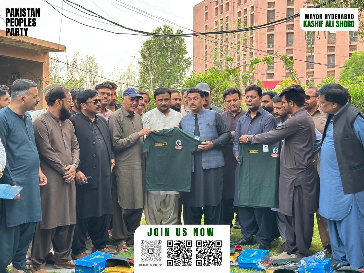 SajidaBalo64371's tweet image. Hyderabad 
New uniforms and safety kits provided to brave firefighter an important step under Mayor @KashifShoroPPP direction to ensure safety and stronger performance in every emergency
@BBhuttoZardari @jamkhanshoro
 #mayorhyderabadservingpeople
#Hyderabad #PublicService #Safety